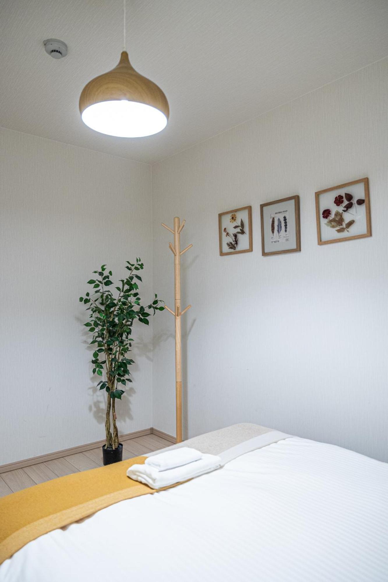 住吉メリー4階建戸建て 最大14人まで! 住吉大社徒歩圏内 梅田奈良関空まで直行 Vila Osaca Exterior foto
