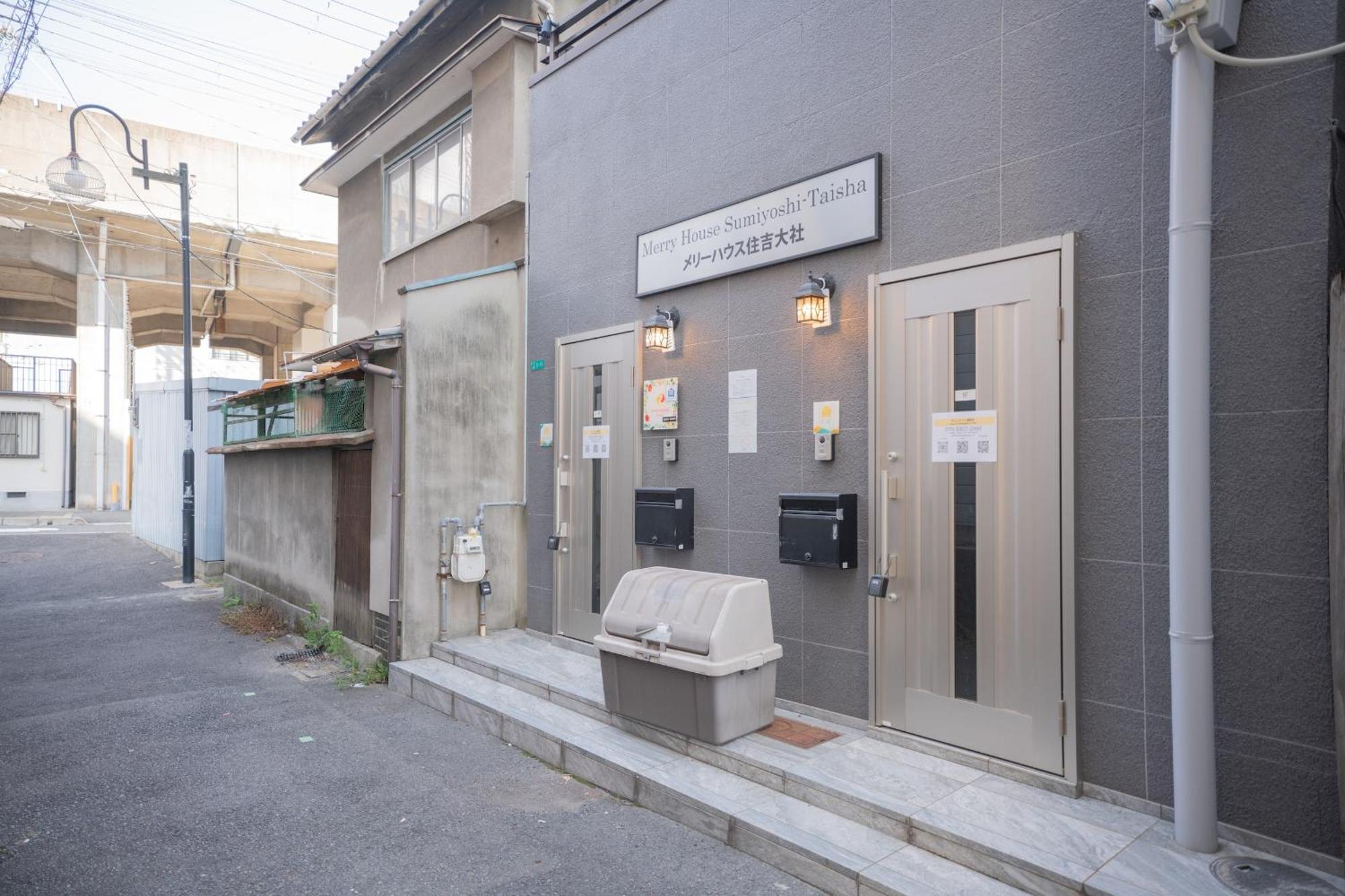 住吉メリー4階建戸建て 最大14人まで! 住吉大社徒歩圏内 梅田奈良関空まで直行 Vila Osaca Exterior foto